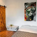 Apartment Artistic In The Heart Of *