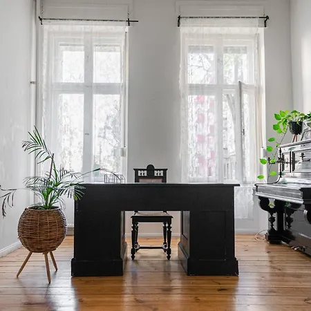 Artistic In The Heart Of Apartment *