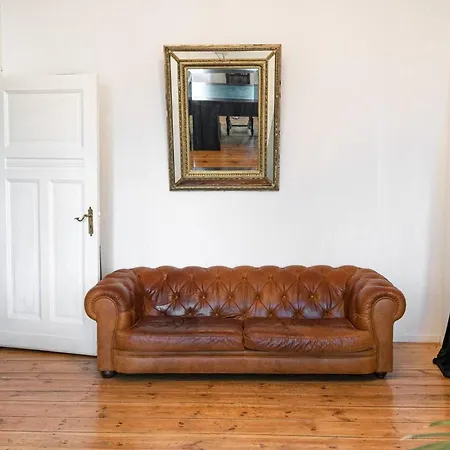 Artistic In The Heart Of Apartment *