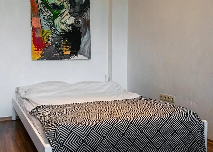 Apartment Artistic In The Heart Of