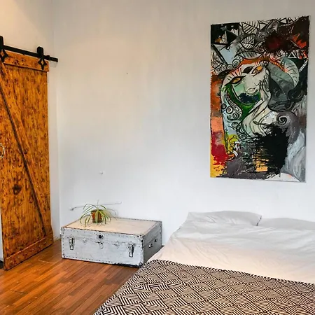 Apartment Artistic In The Heart Of *